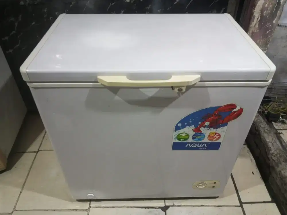 Jual bu freezer box kapasitas 161 liter merk AQUA ORISINIL