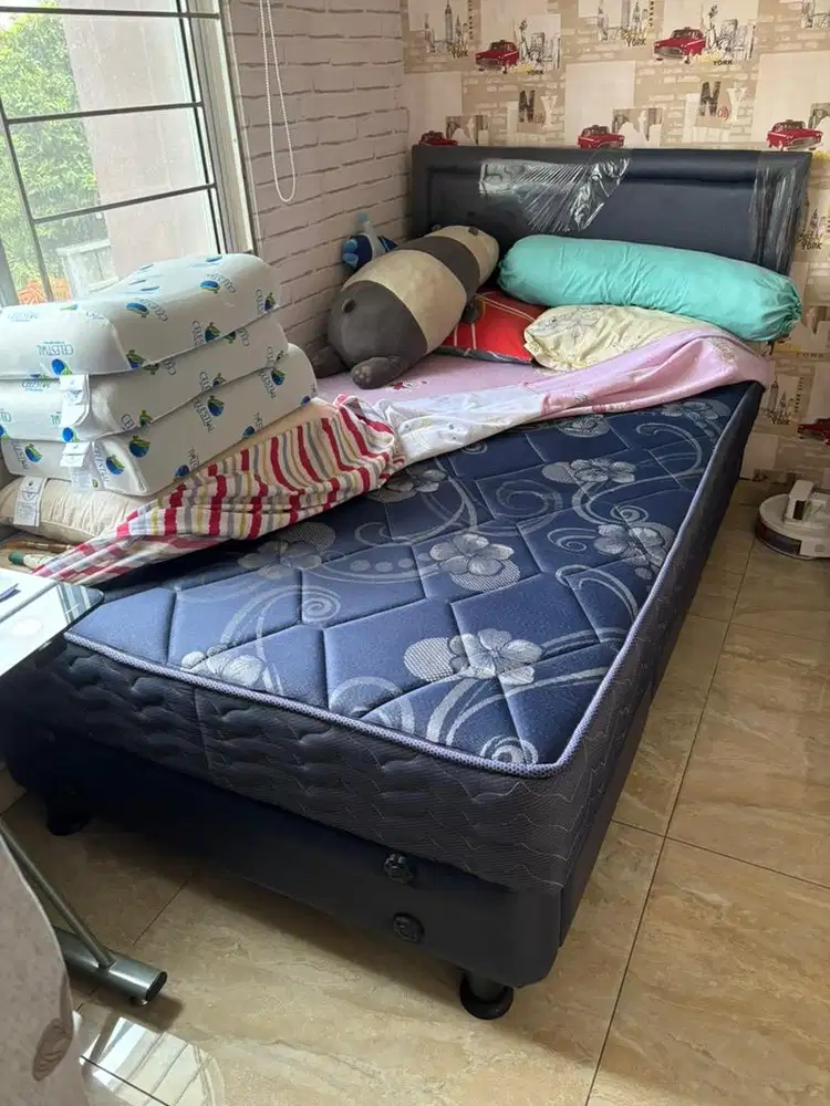 Dipan dan kasur springbed merk guhdo