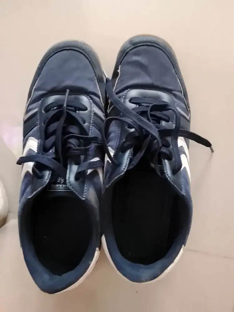 Sepatu pria merek max