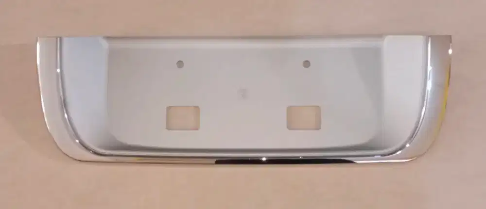 Tatakan plat nomor Nissan X-Trail T30