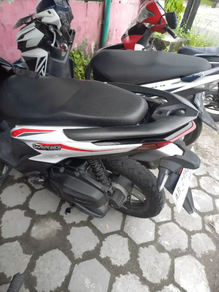 Vario 125 new thn 2018 putih merah