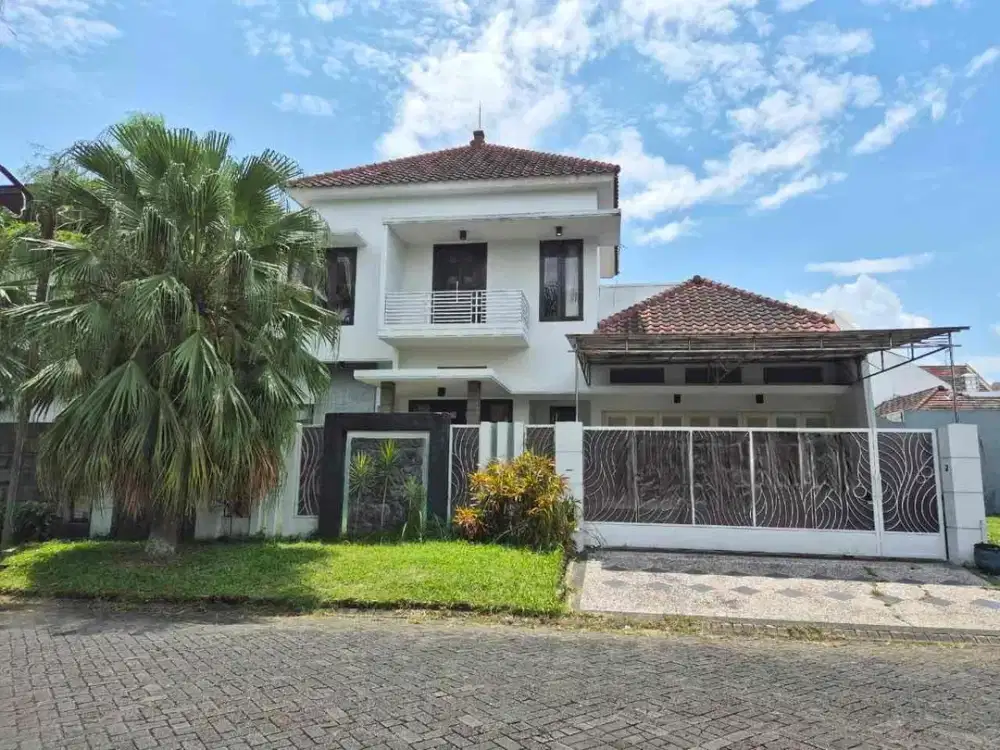 Rumah Poros Jalan Araya Golf Malang