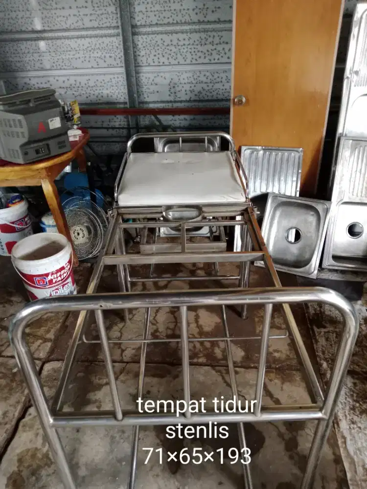 Tempat tidur stenlis ukuran 71×193