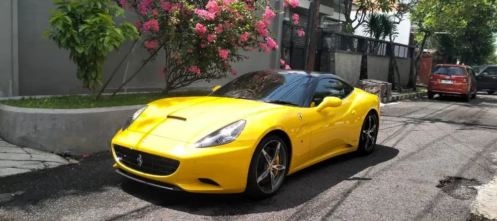 CASH FERRARI CALIFORNIA HS30 ! 2013 ! SUPER LOW ODO