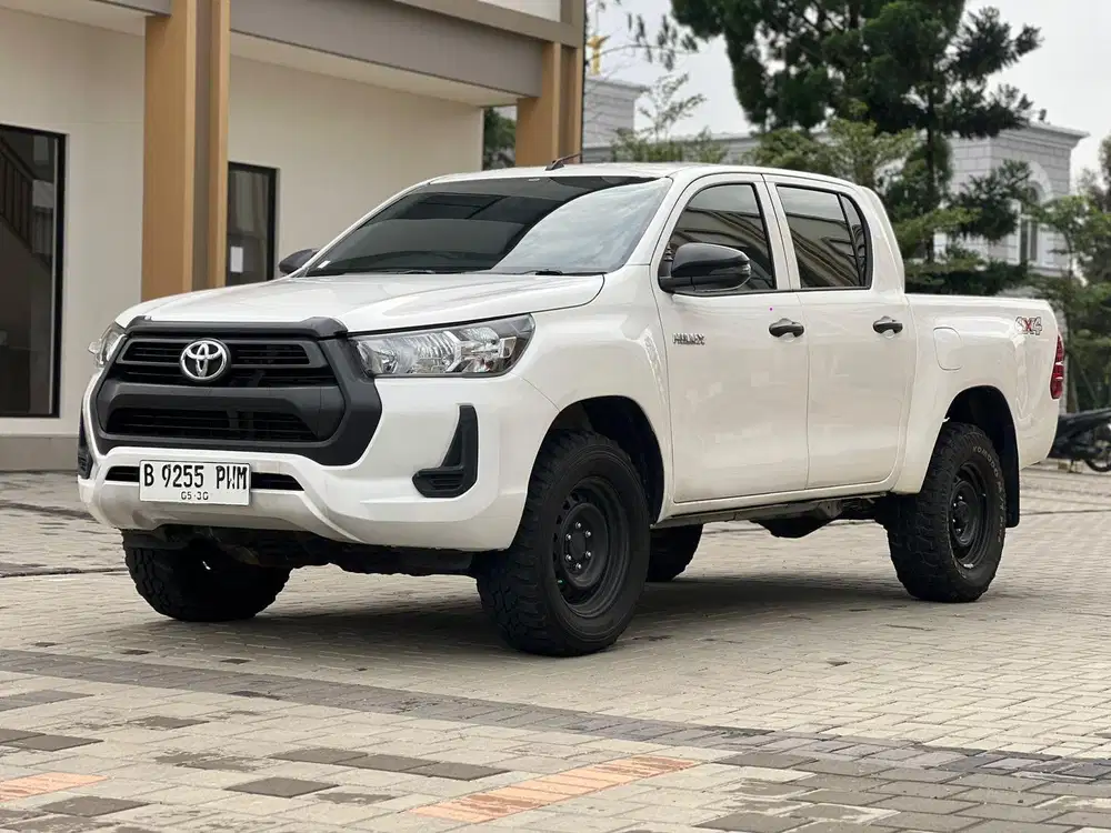 Toyota Hilux Double Cabin 2.4 E MT Manual AT Solar 2022