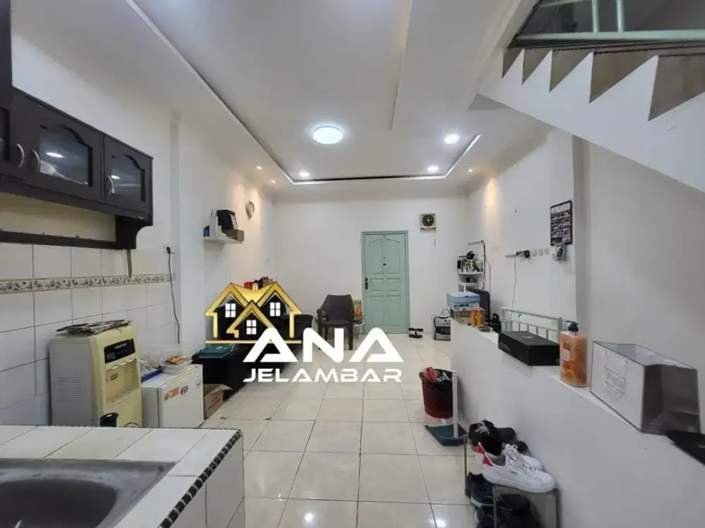 ANA RUMAH KONDISI DAN LOKASI BAGUS UK 4X13.5M DI JELAMBAR