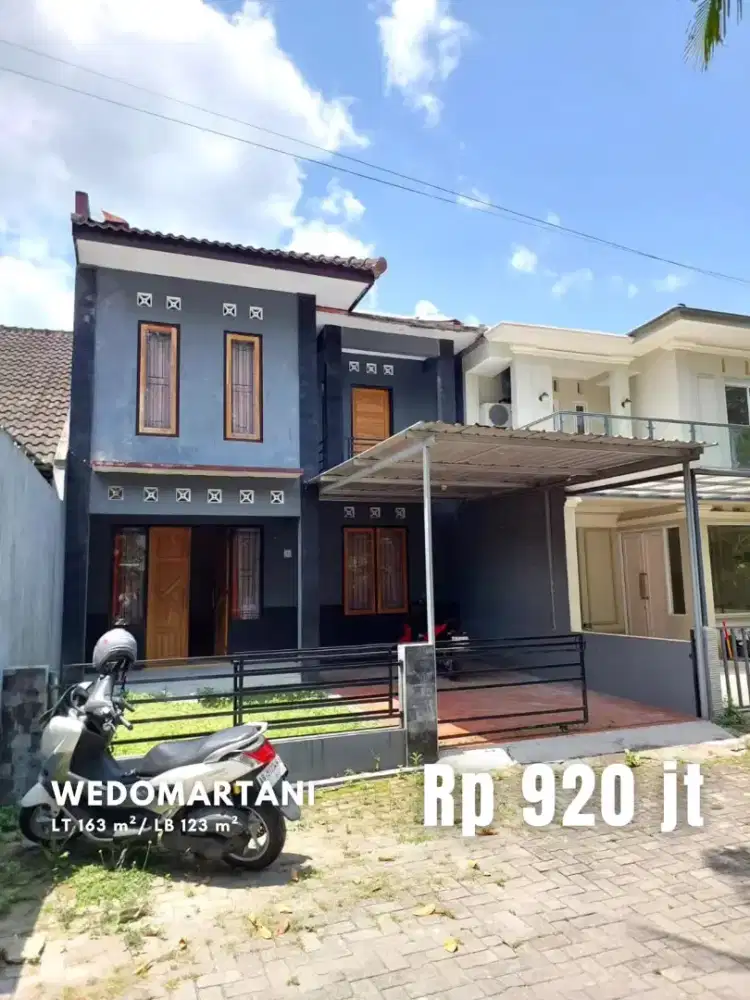 Dijual Rumah 2 Lantai Halaman Luas di Blotan Wedomartani