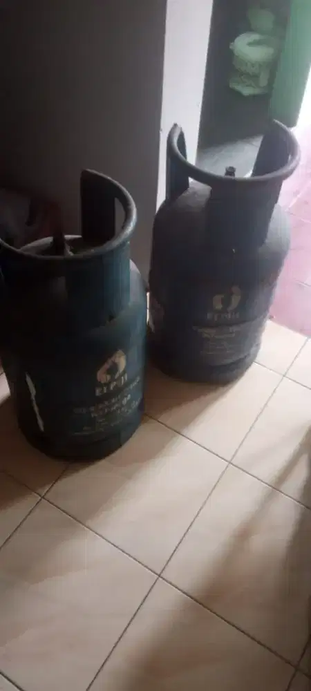 Tabung gas ada 3 tabung
