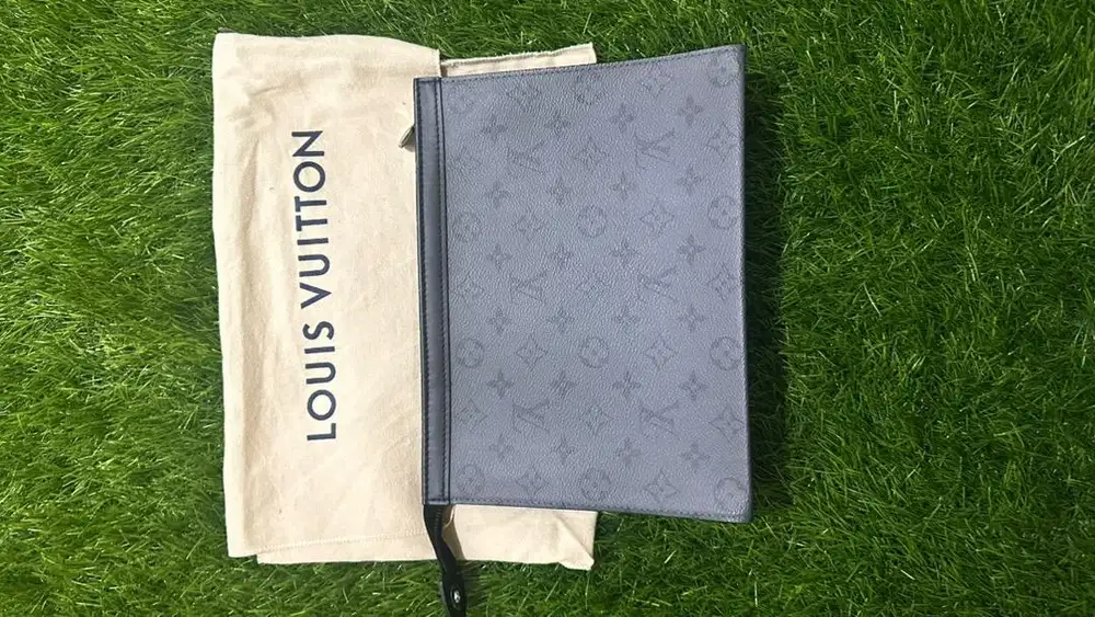 Louis Vuitton Pochette Voyage MM Canvas Monogram Eclipse (grey)