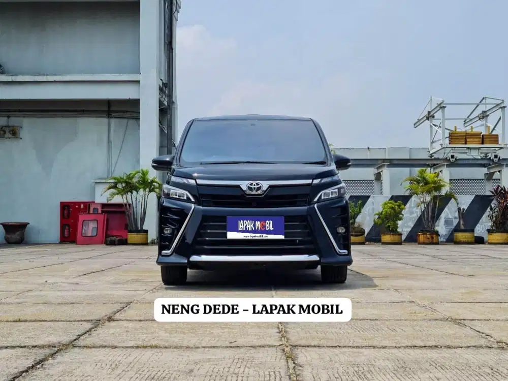 Toyota Voxy 2.0 AT 2021