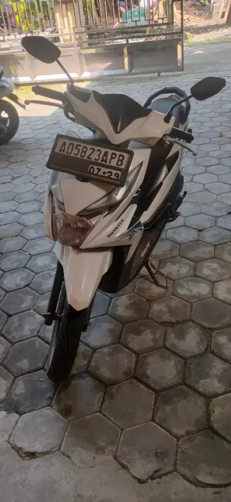 Beat 2019 warna putih