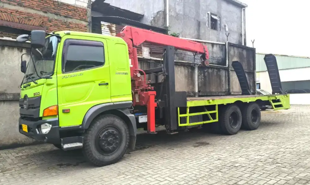 MURAHbanBARU Hino ranger tronton 6x4 self loader crane 2018 selfloader