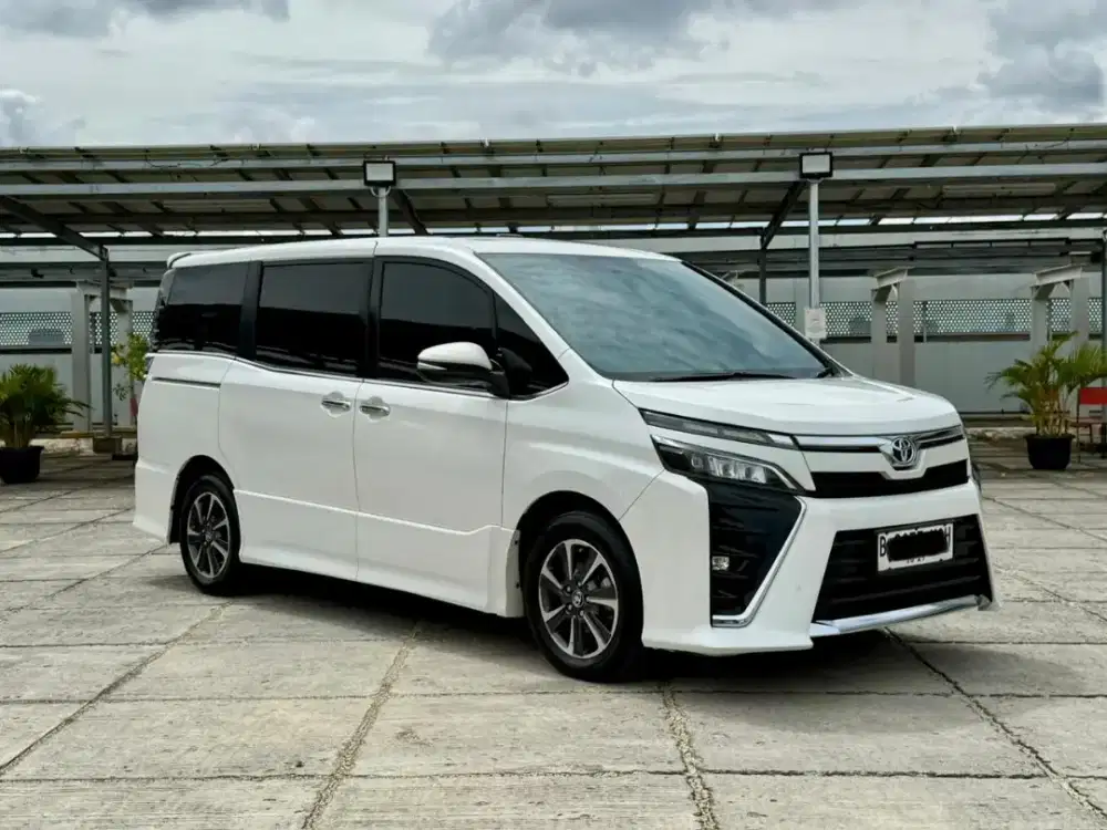 Toyota Voxy 2.0 2019 KM 82RB