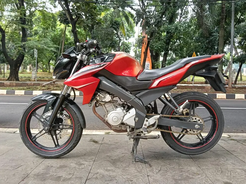 DIJUAL CASH YAMAHA VIXION KS THN 2013 PAJAK MEPET SIAP PAKAI
