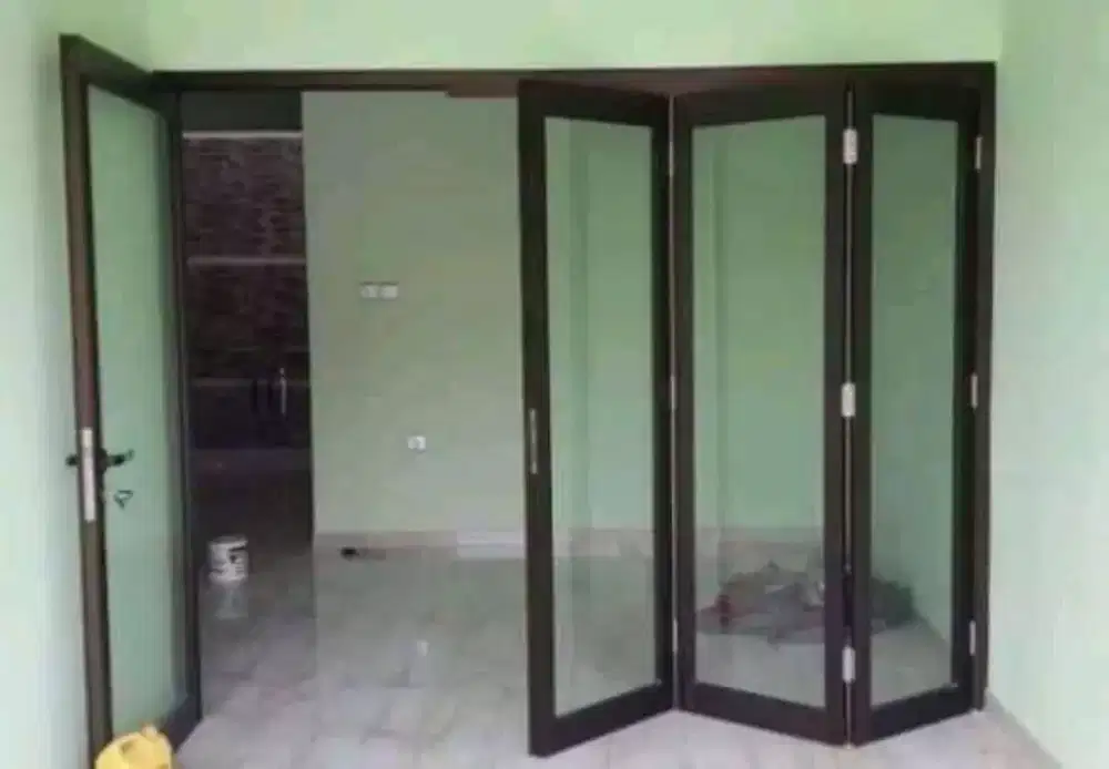 Pintu lipat aluminium kaca