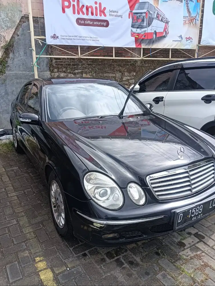 Mercedes Benz E240 Tahun 2005