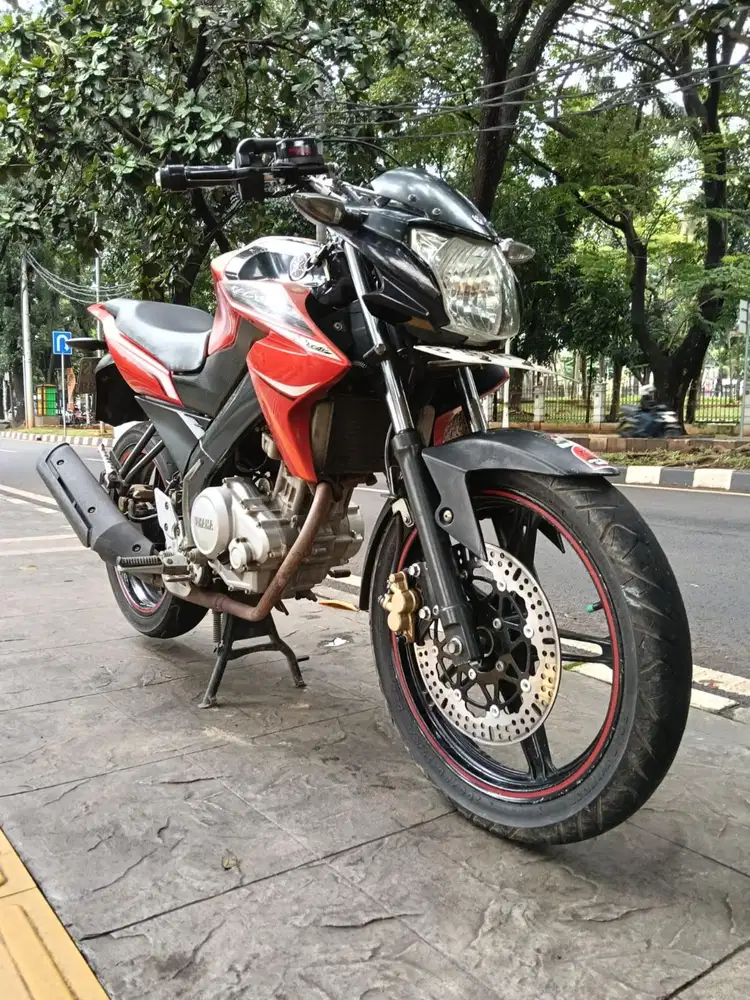DIJUAL CASH YAMAHA VIXION KS THN 2013 PAJAK MEPET THN INI SIAP PAKAI