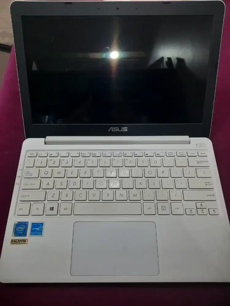ASUS E203NAH - Wajib ganti LCD