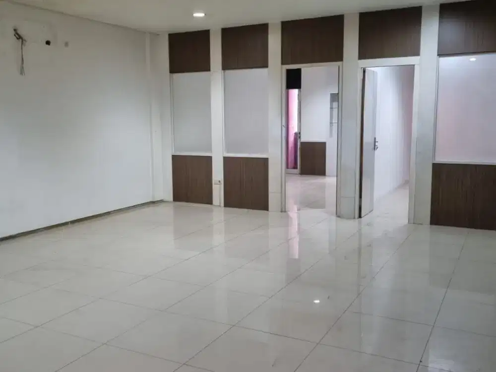 Ruko bagus siap pakai di Kirana Boutique Office - Kelapa Gading Jakarta Utara