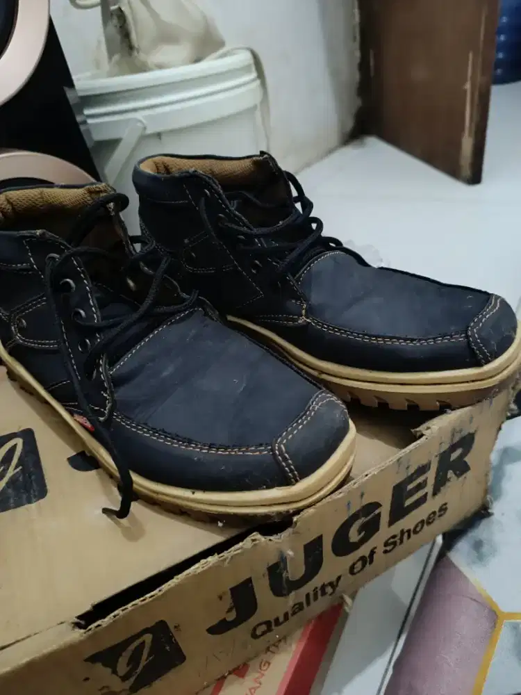 Sepatu juger boot