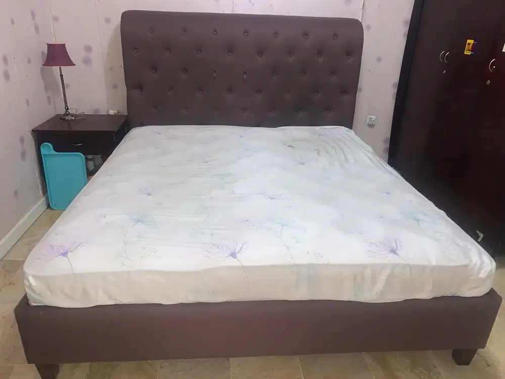Dijual Ranjang Kayu beserta Kasur Spring Bed