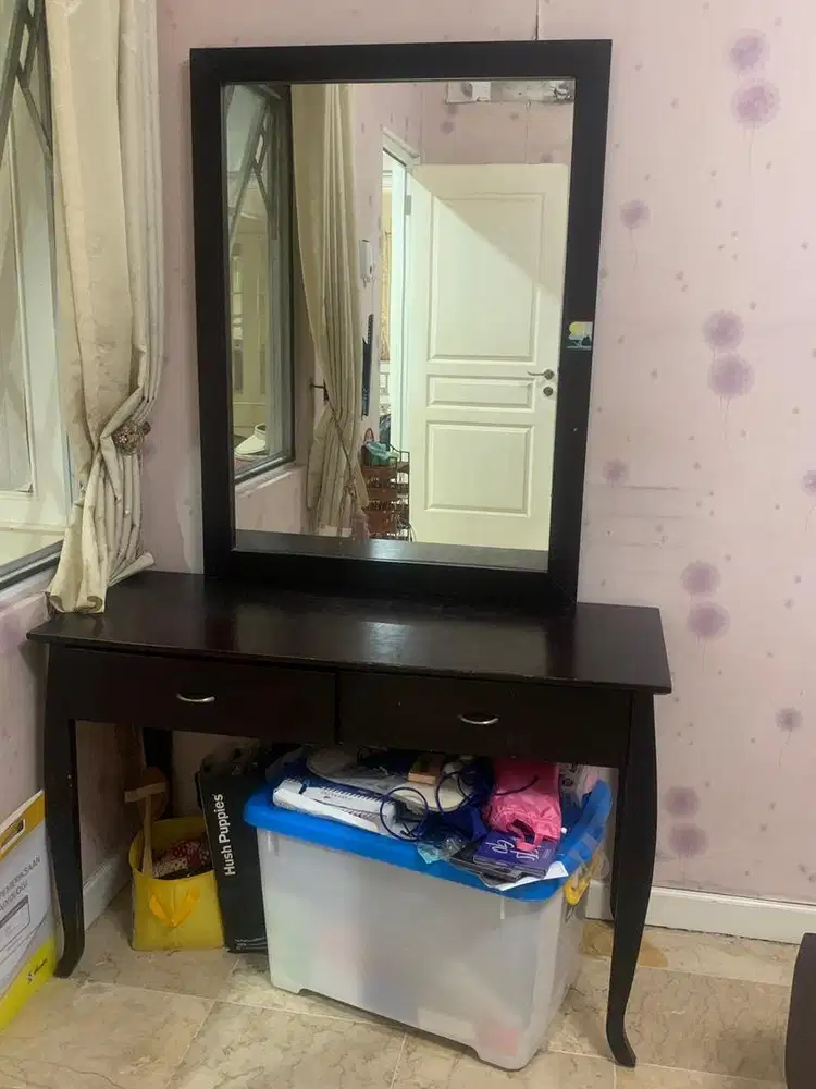 Dijual Meja Rias Kaca