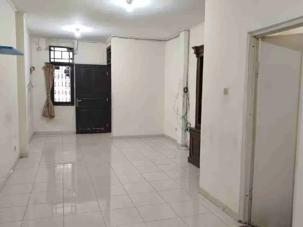 Dijual Rumah Siap Huni Sudah Renov di  Taman Palem Lestari