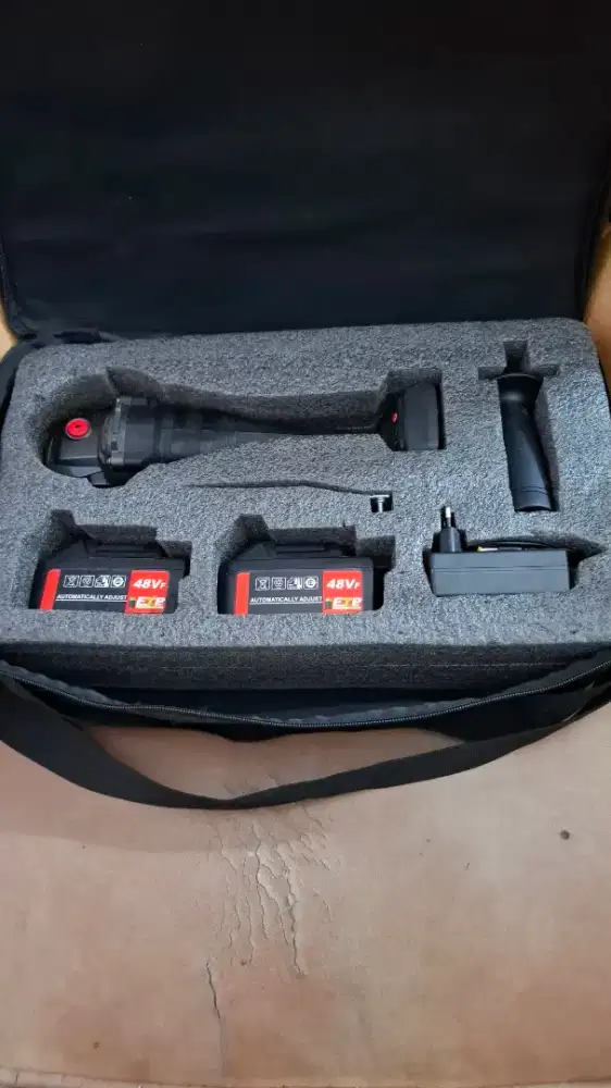 JLD gerinda tangan 4 inch pakai baterai.normal semua fungsi