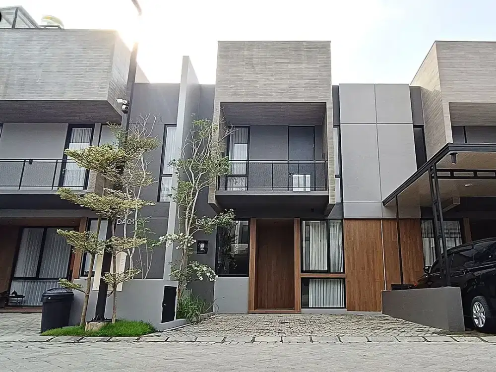 SEWA RUMAH BARU FURNIS BAGUS CENTRAL PARK MERR