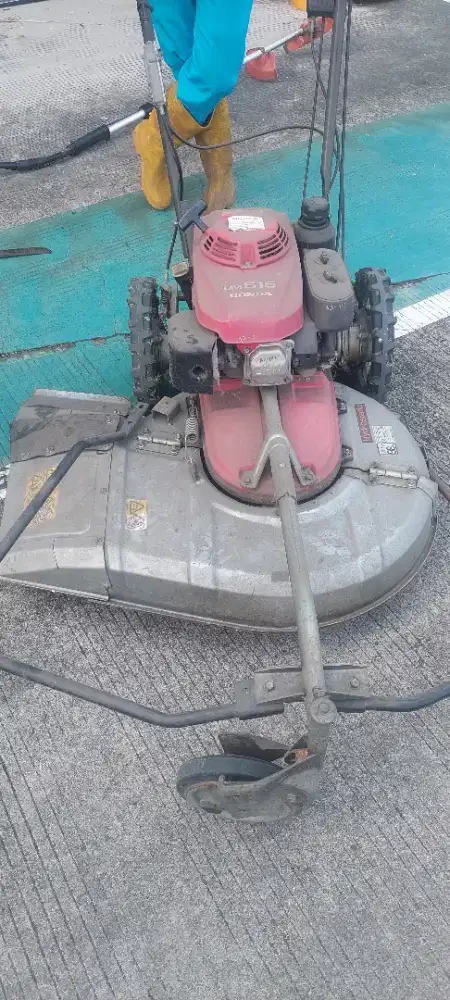 Mesin Potong Rumput Honda UM 616
