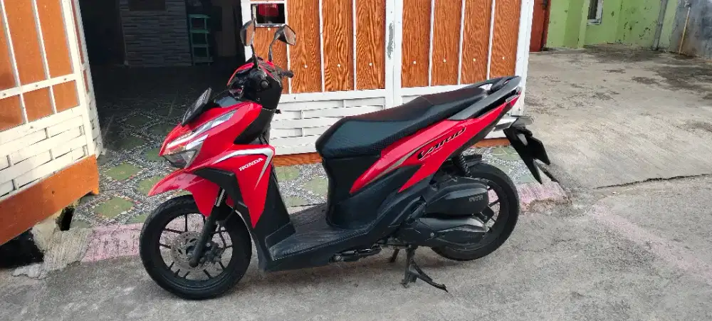 Vario 125  tahun 2020 warna merah