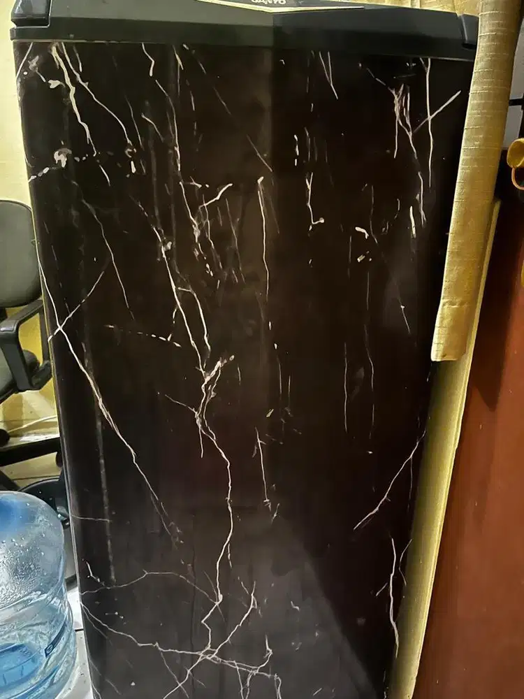 Di jual kulkas Sanyo