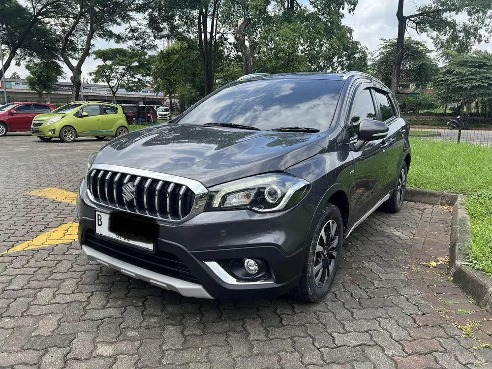 Suzuki SX4 Scross AT 2022/2023 Abu Istimewa Murah