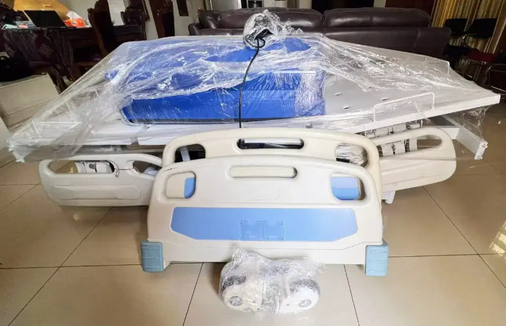Tempat tidur pasien electric seperti baru lengkap dengan matras