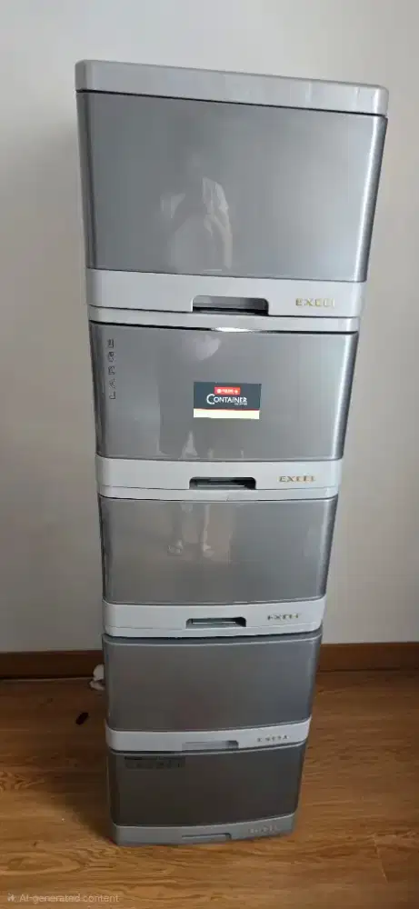 Kontainer Baju Lion Star