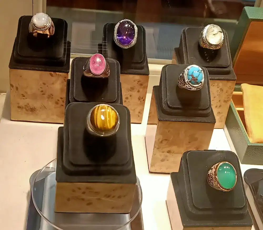 Di jual baru cincin dan batu  kalung liontin dll murah aja