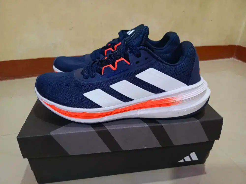 Sepatu Adidas Questar 3