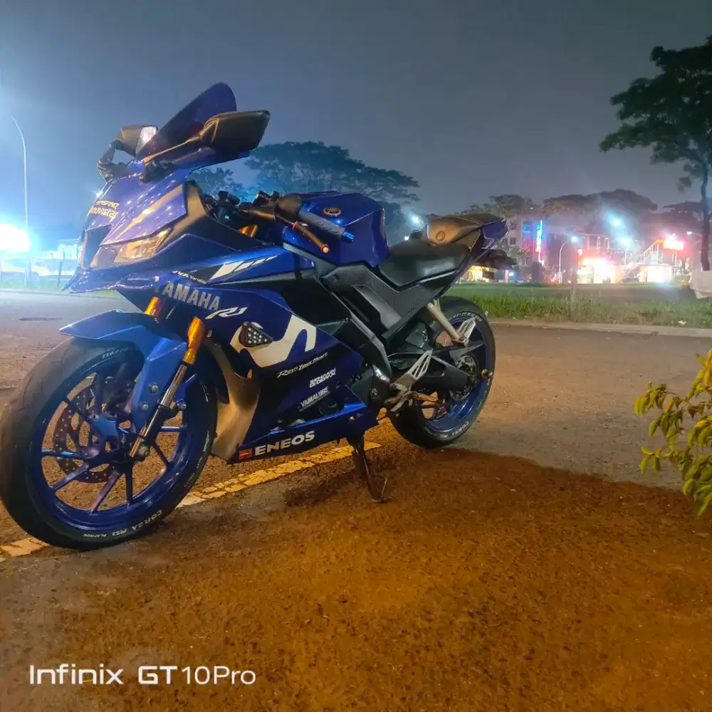 Yamaha R15 V3 standaran