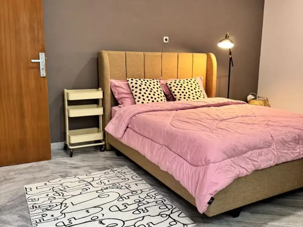 Disewakan Rumah di Pluit LT.330m2 Full Furnish Bagus Hadap Timur