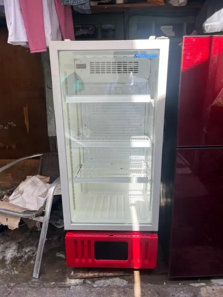 Showcase/Kulkas ukuran sedang GRATIS ANTAR