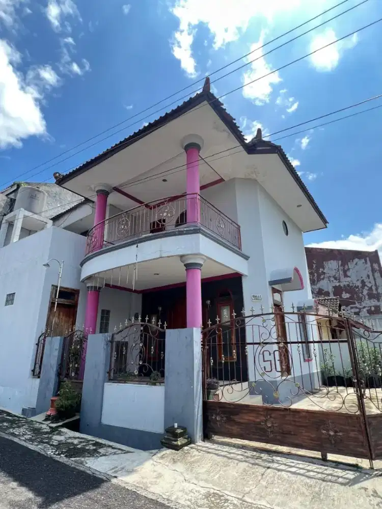 Dijual Rumah 2 Lantai Berpilar, Bangunan Kuat dan Kokoh