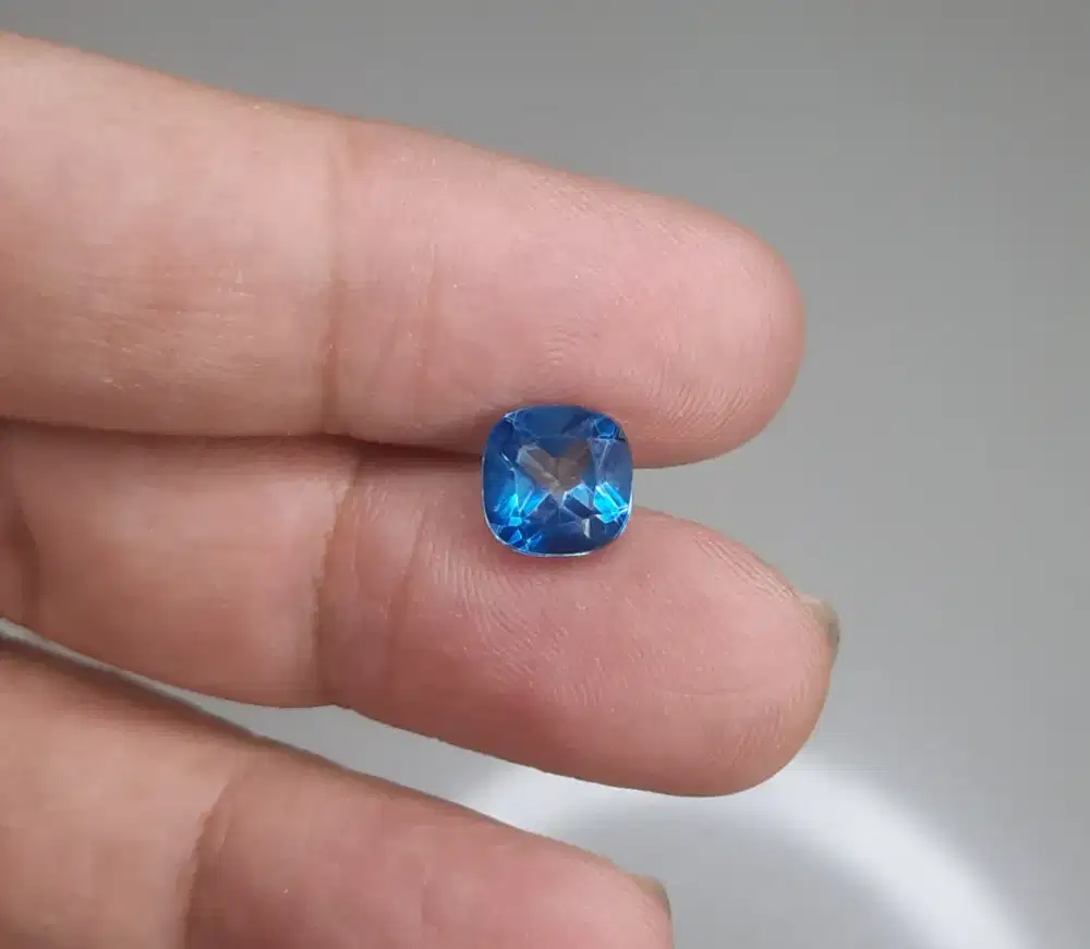 NATURAL BLUE TOPAZ LONDON
