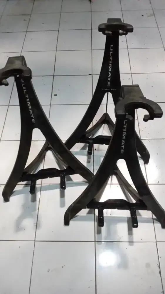 Stand Gitar Ultimate USA Masih Kokoh