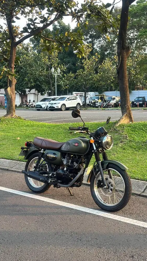 Kawasaki W175 SE 2022 Green Army - Kondisi Mulus Rawatan