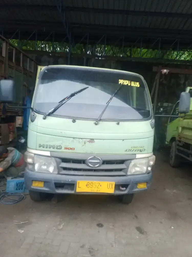 Hino Dutro tahun 2012 los bak