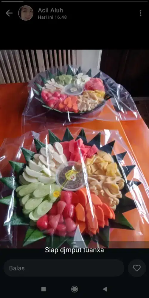 Mencari karyawati untuk menjaga kedai atau depot