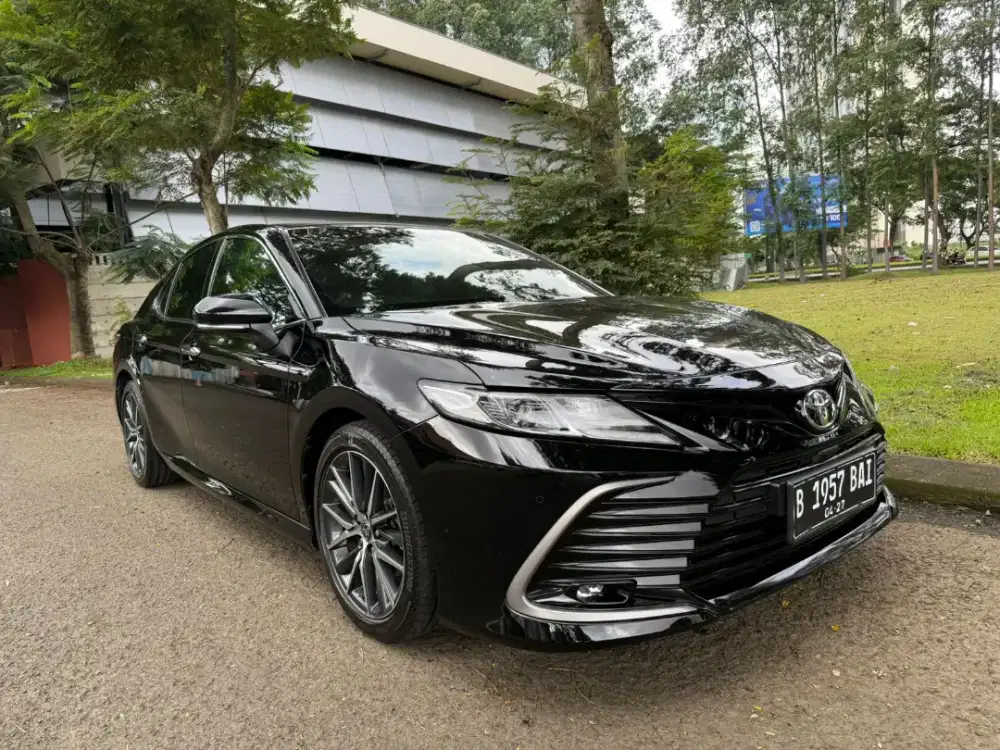 Toyota Camry 2.5 V facelift 2022 sunroof LOW KM ORIGINAL SUPER ANTIK