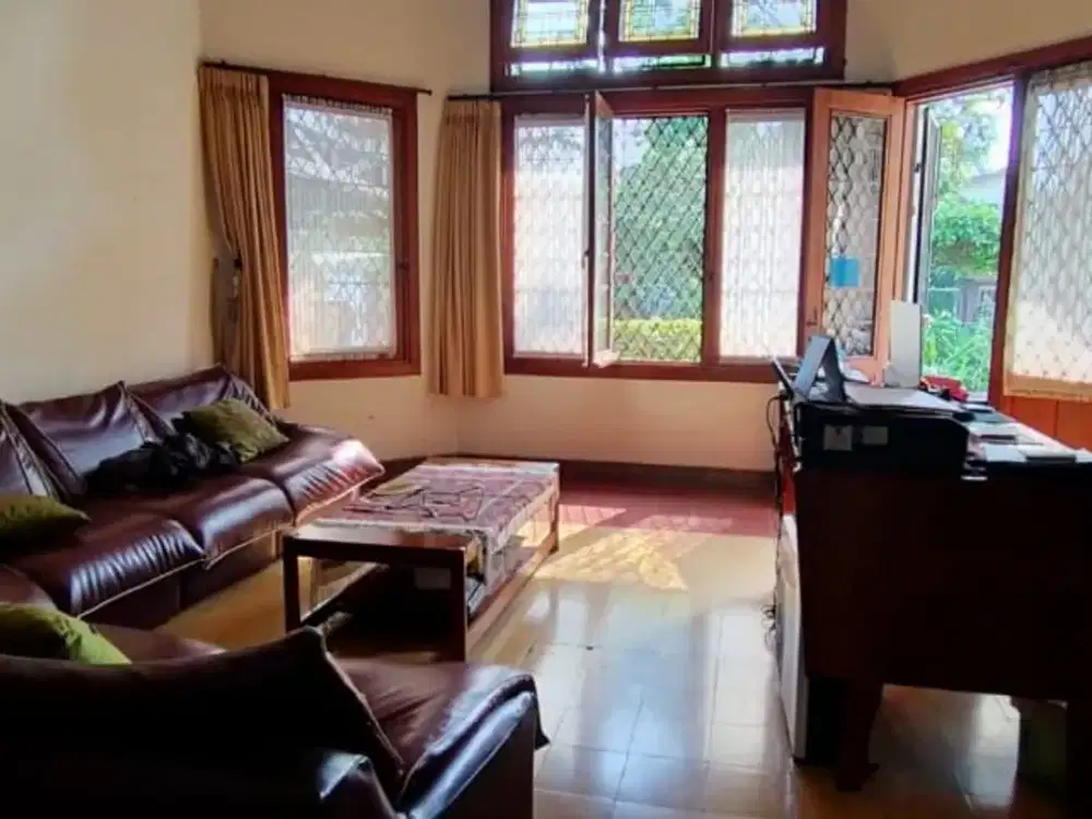 Rumah belanda terawat di brantas, sayap riau - bandung