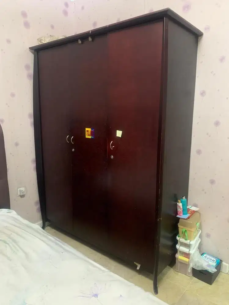 DI JUAL LEMARI BAJU 3 PINTU