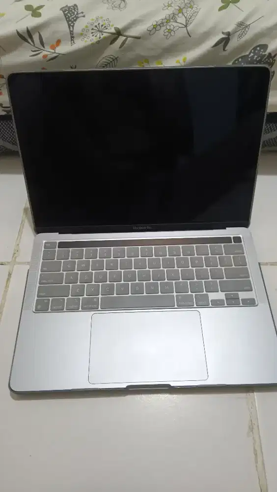 Dijual bekas MacBook Pro M1 chip 13inci 2020